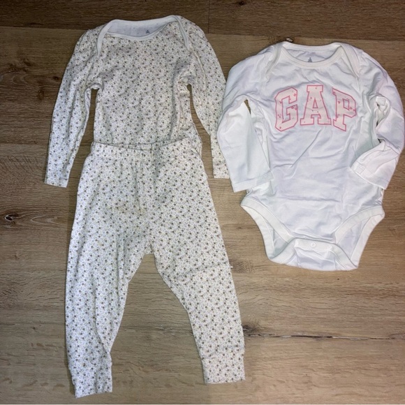 Baby GAP Girl Floral Pajama Set Size 18-24 Months - Picture 2 of 5